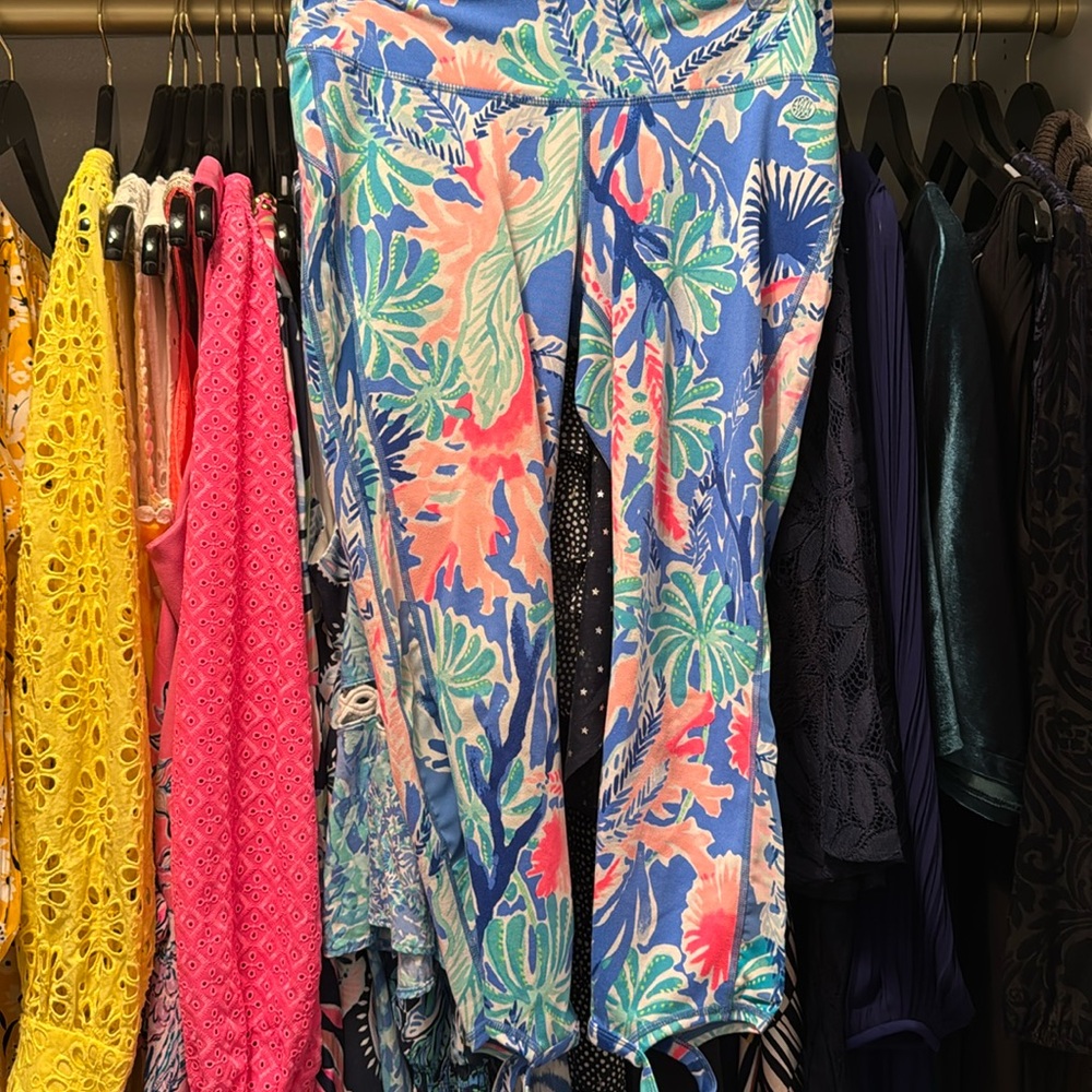 Bright colored leg lily leggings